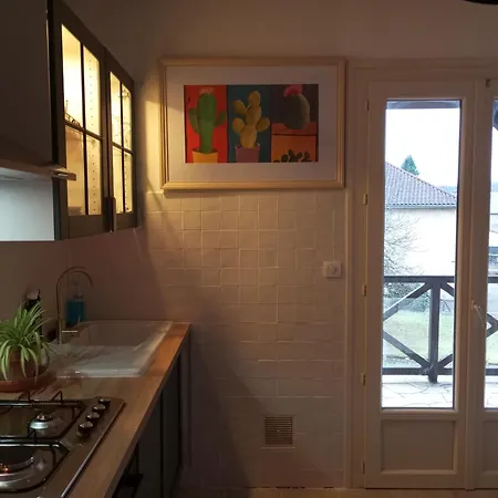 Дом отдыха Maison Avec Jardin Pret Du Centre Historique Сарла-ла-Канеда