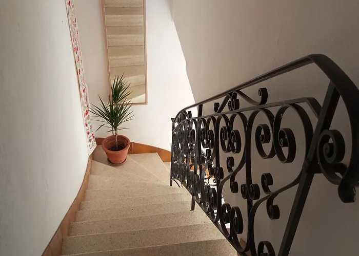 Дом отдыха Maison Avec Jardin Pret Du Centre Historique Сарла-ла-Канеда